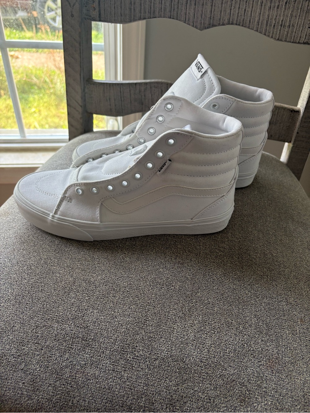 Vans White Women’s High-Top Canvas Sneakers Women’s 9.5 NWOT